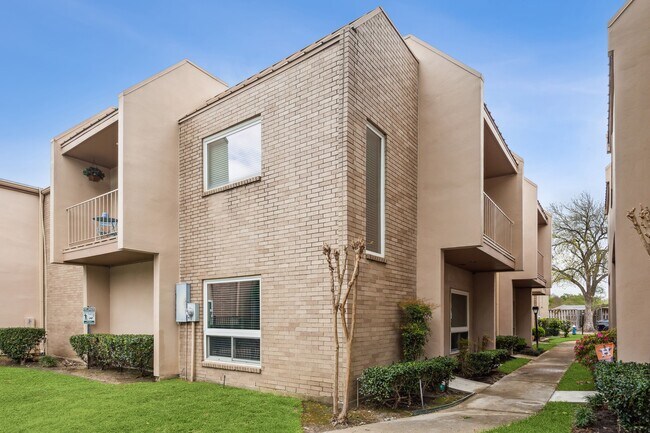 Building Photo - 1115 Augusta Dr