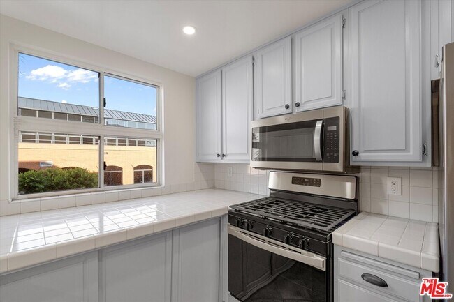 Building Photo - 235 Main St