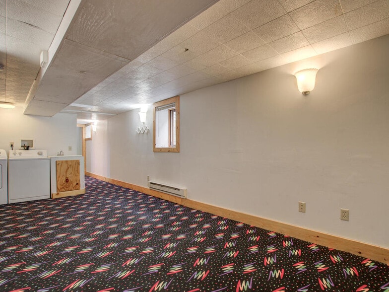 Building Photo - 1475 Charles Ave