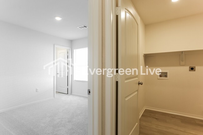 Building Photo - 24 Sourdough Crk Ln