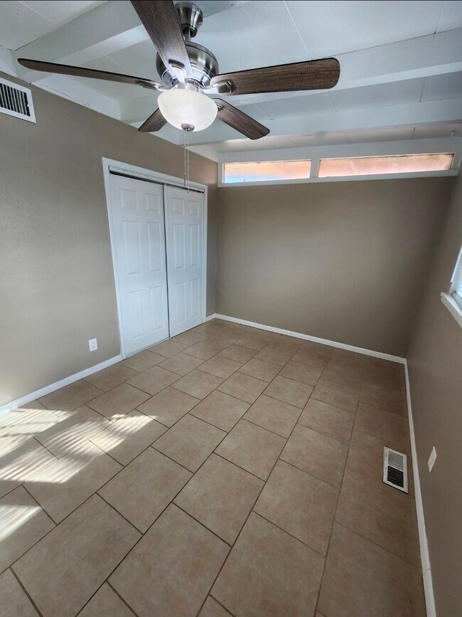 Building Photo - 3 bed 2 bath with 1 car carport