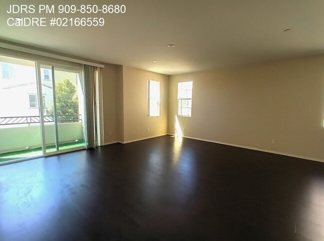 Building Photo - Upland 3 Bedroom Condo