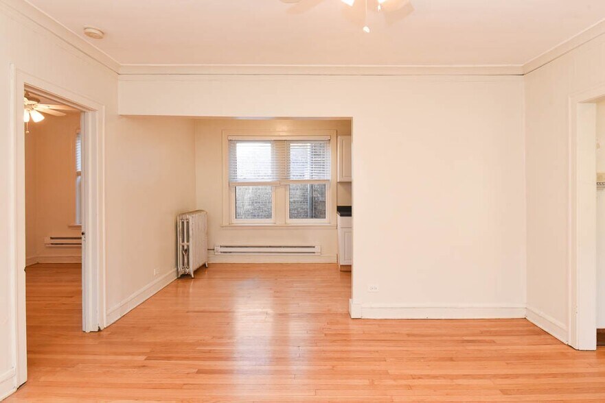 Building Photo - 1421 W Hutchinson St