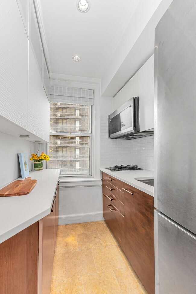 Building Photo - 400 E 59th St