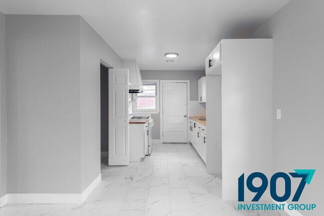 Building Photo - Completely Updated 3-Bed, 2-Bath Home in O...