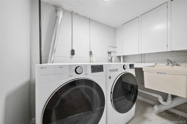 Building Photo - 6 Wildway