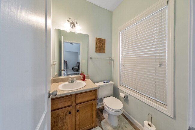 Building Photo - 179 Holbrook Dr