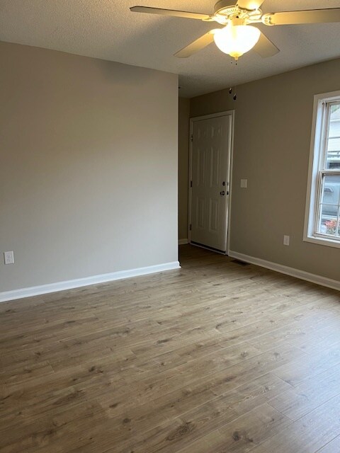 Building Photo - 107 King Henry Ln