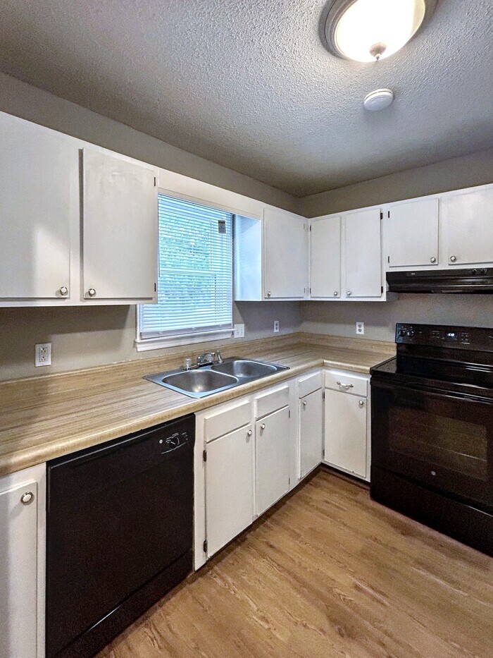 Building Photo - 1524 Township Cir