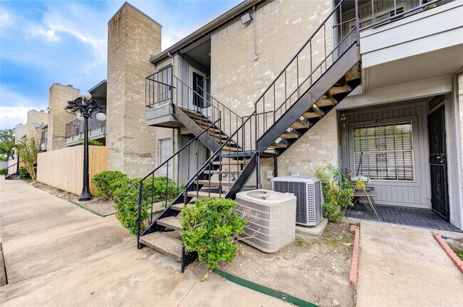 Building Photo - 6500 Sands Point Dr