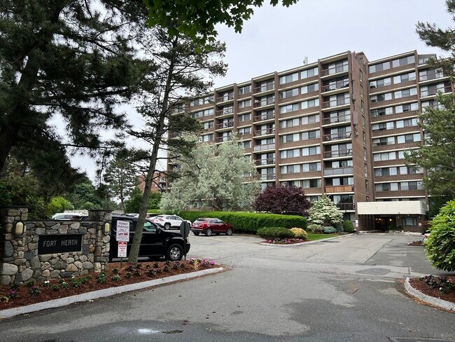 Primary Photo - 1 Pond St