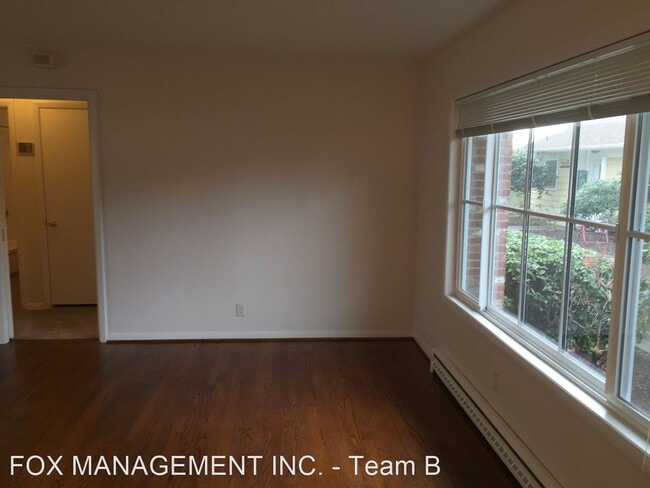 Building Photo - 5272-5278 SW Scholls Ferry Rd