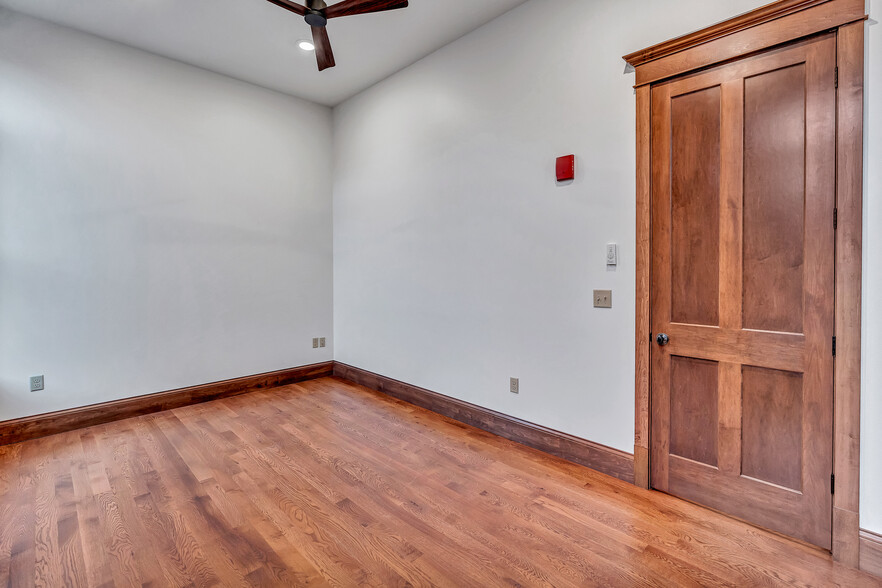 Building Photo - 316 4th St S