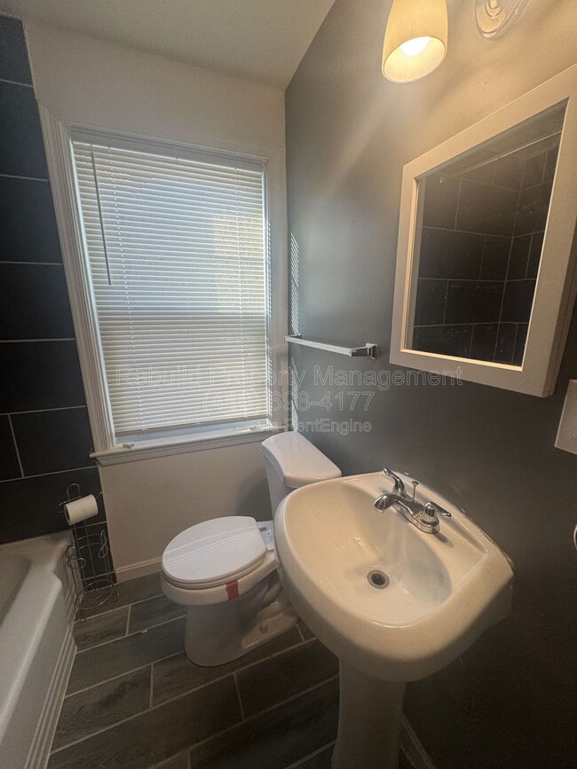 Building Photo - 4430 Shamrock Ave