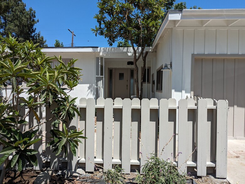 Building Photo - 5836 Wish Ave