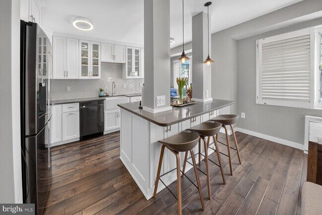 Building Photo - 4201 Cathedral Ave NW