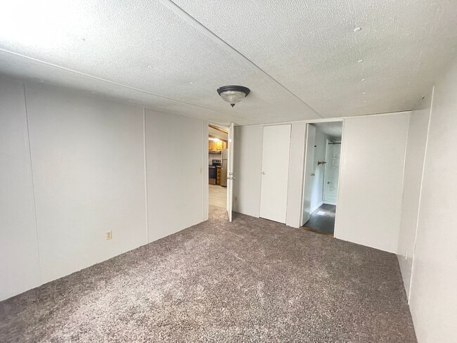 Building Photo - Lovely Home is Quiet Southwest Jacksonvill...