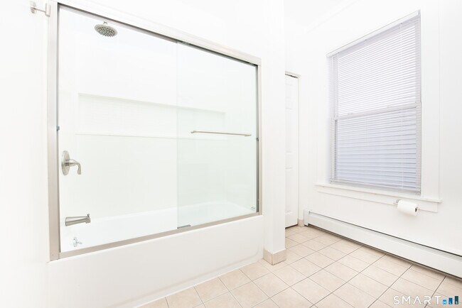 Building Photo - 525 E Main St