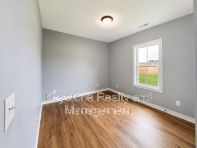Building Photo - 605 Colonelette Dr