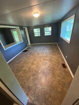 Building Photo - 136 Snyder Dr