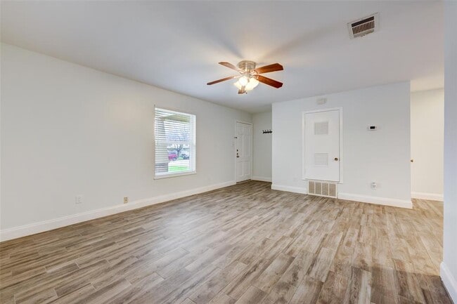 Building Photo - 2701 St Edwards Cir