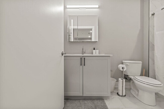 Building Photo - 916 N Delaware Ave