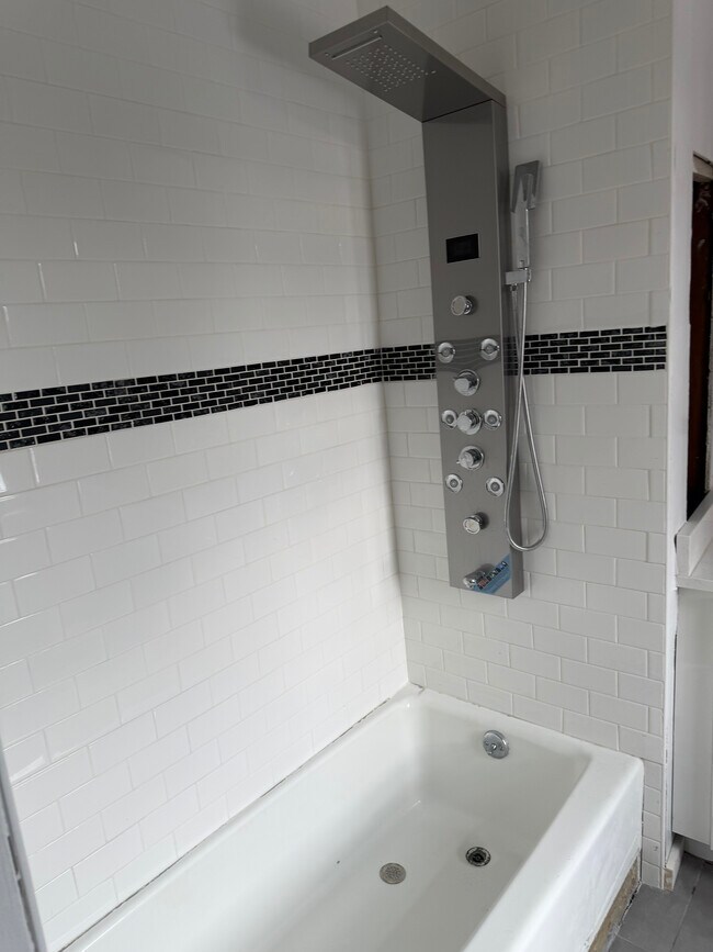 Building Photo - 46 Gesler St