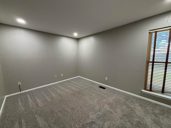Building Photo - 1302 Briar Creek Rd