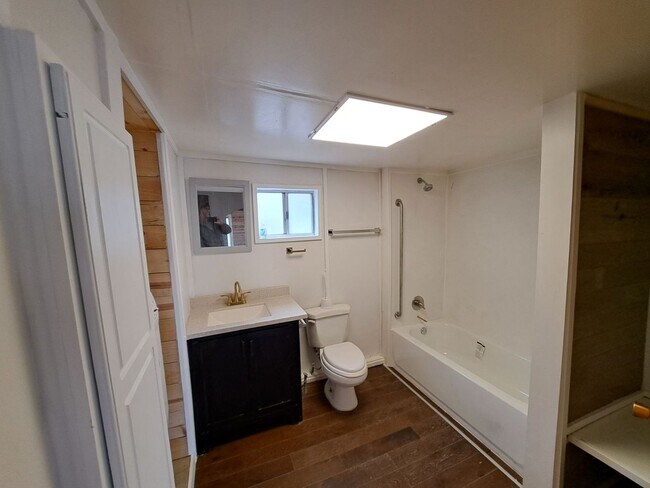 Building Photo - Custom Pioche Home