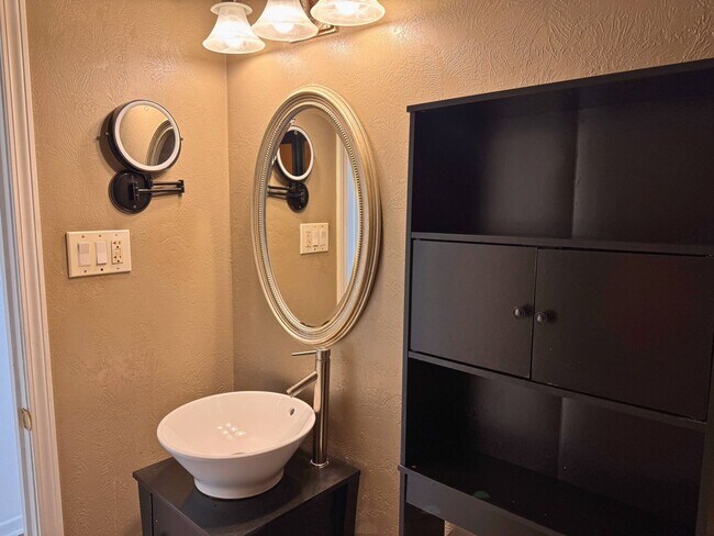 Building Photo - 3 Bed 1.5 Bath Home Close to Sheppard AFB!