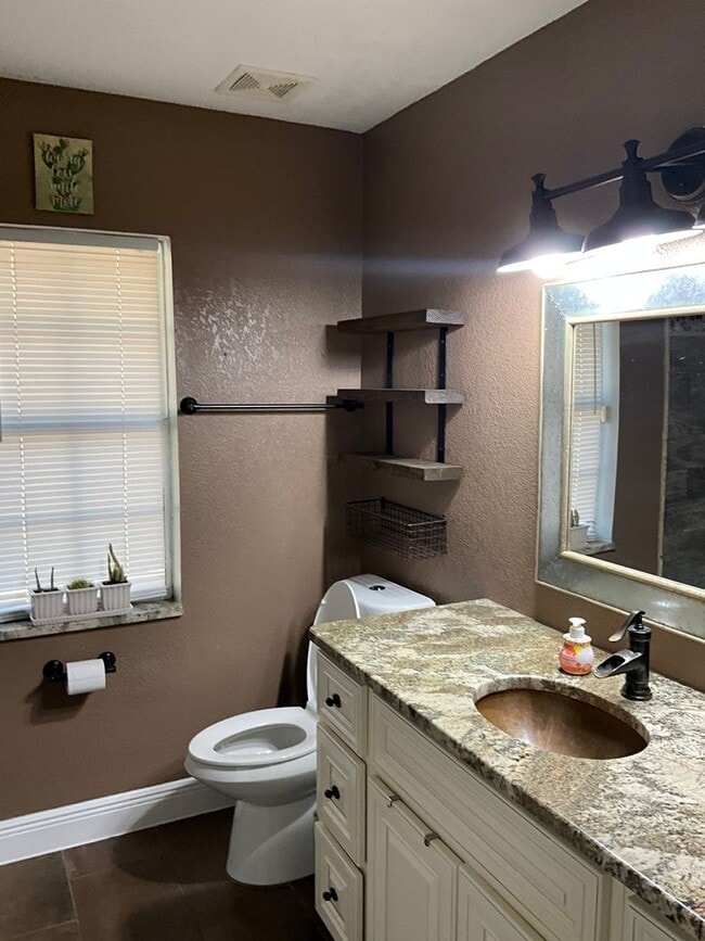 Building Photo - Gorgeous and Beautifully Maintained 3/2 Home on Close to an Acre