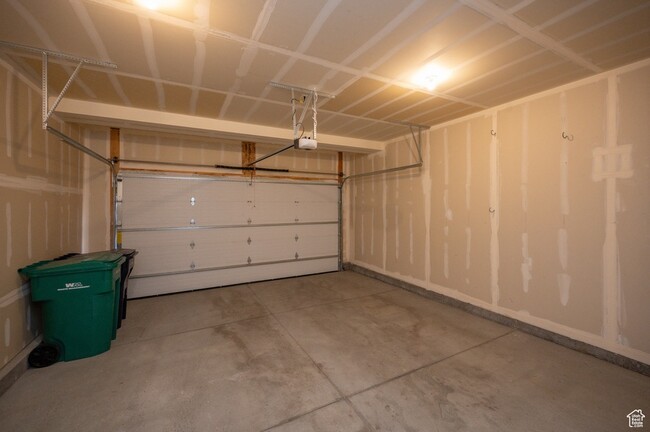 Building Photo - 16087 S Truss Dr