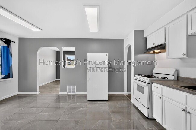 Building Photo - 6006 Cascade Dr