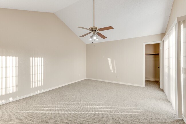 Building Photo - 955 Memorial Village Dr