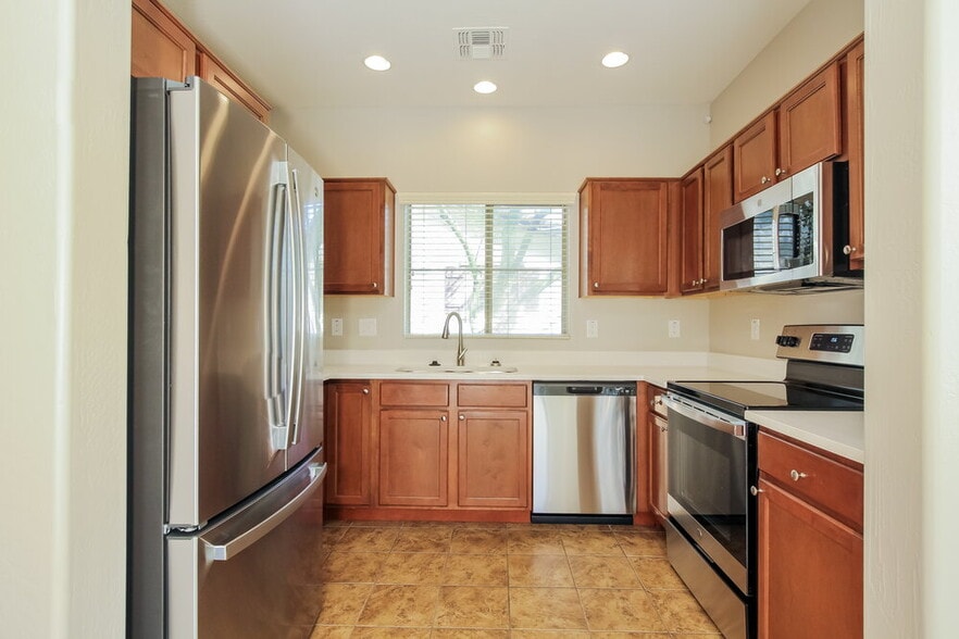 Building Photo - 10295 W Via Del Sol