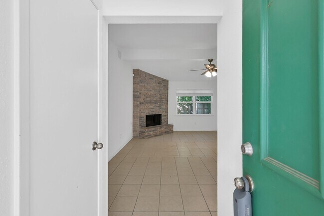 Building Photo - 3 W Woodtimber Ct