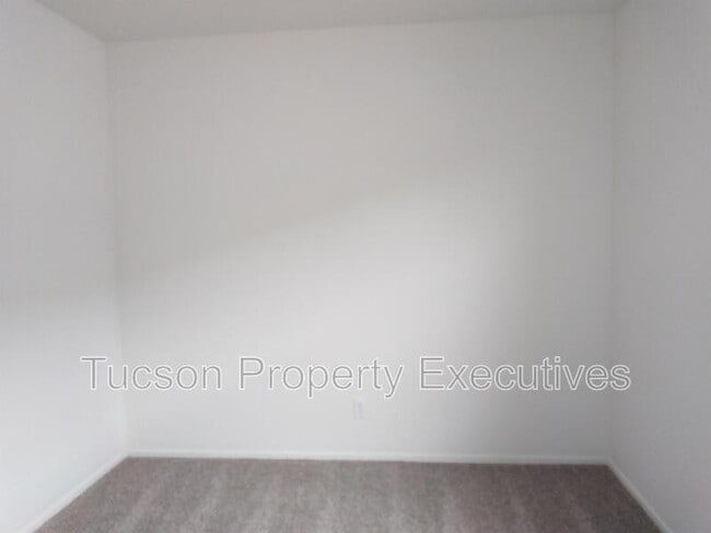 Building Photo - 10683 W Dickerson Dr