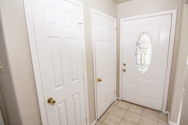 Building Photo - 2611 Ashington Dr