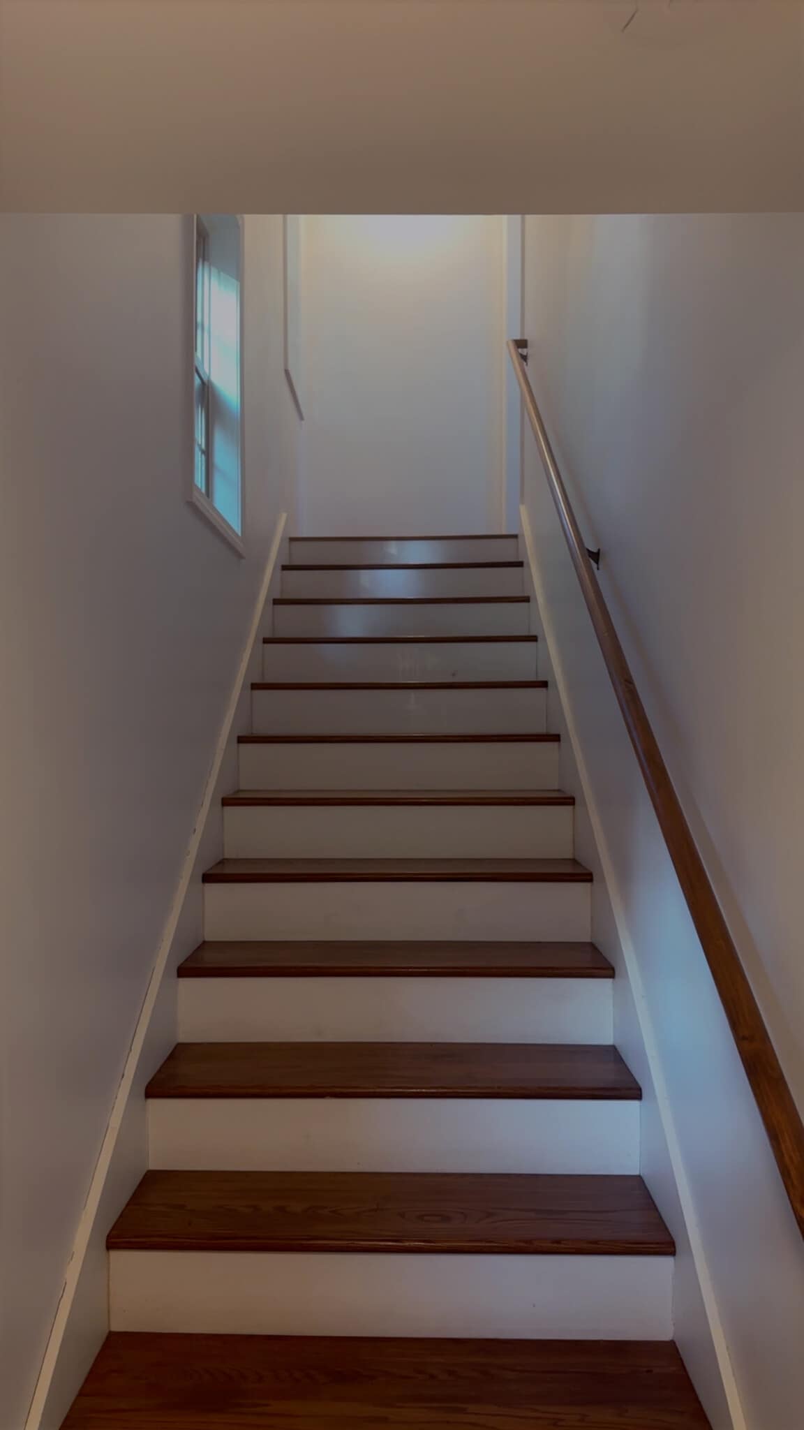 Upstairs - 22 Linwood St