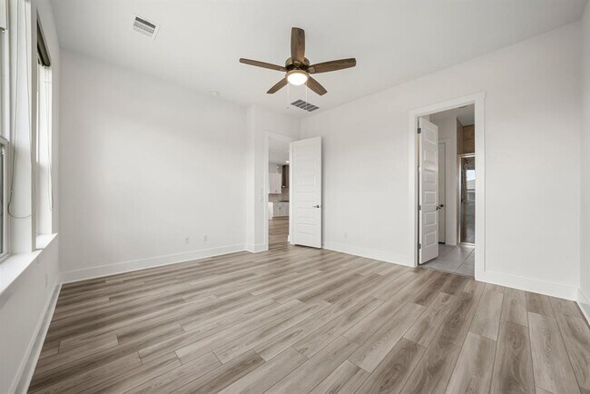 Building Photo - 1633 Martin Wls St