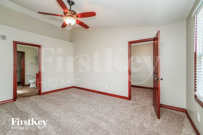 Building Photo - 423 Triple Crown Way