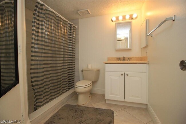 Building Photo - 194 Santa Clara Dr