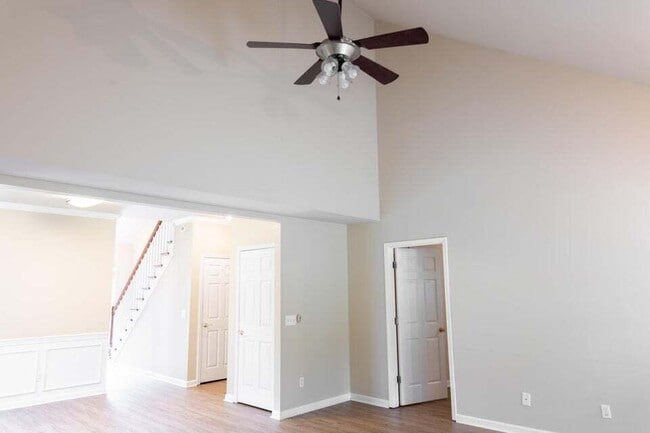 Building Photo - 910 Literary Cir