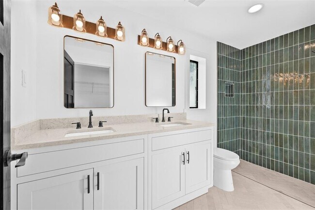 Building Photo - 4495 Clearwater Harbor Dr
