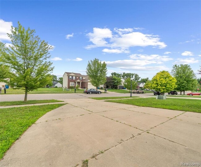 Building Photo - 5864 Willow Ridge Dr