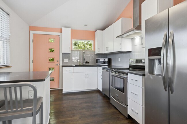 Building Photo - 1147 Cahal Ave
