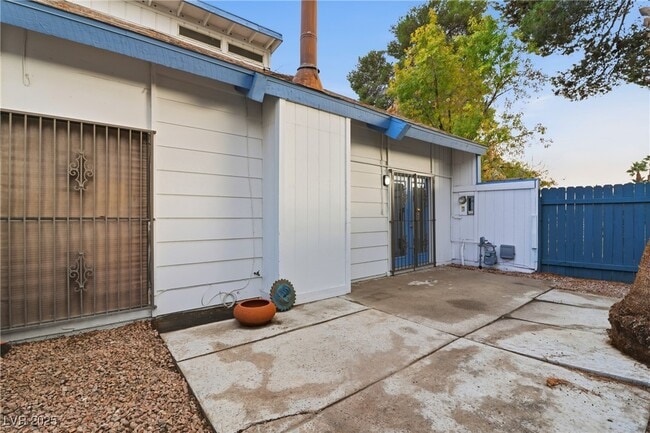 Building Photo - 4039 Village Square