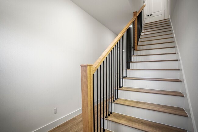 Building Photo - 4201 Oats St