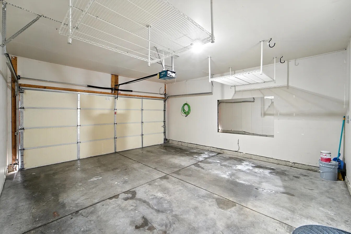 Building Photo - 277 S 79th St