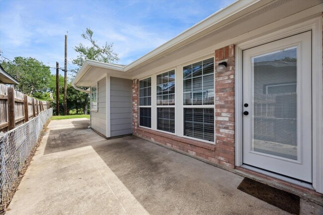 Building Photo - 4506 Glomar Ave